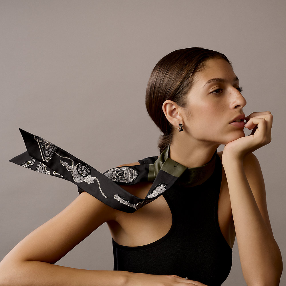 エルメス ツイリー Merveilleuses Lanternes HERMES Merveilleuses Lanternes Exceptional embroidered Twilly | Hermès USA